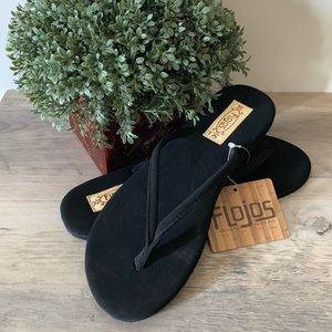 Flojos flip flops